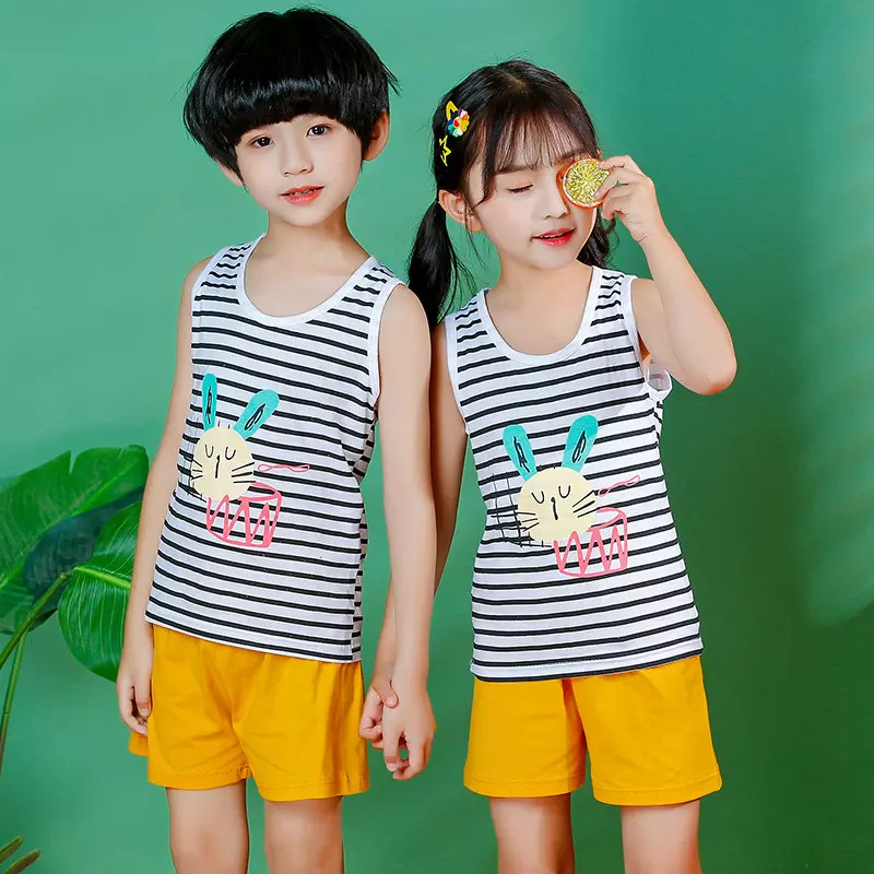 Pijama scurta pentru copii, cu imprimeu alb negru si pantaloni galbeni